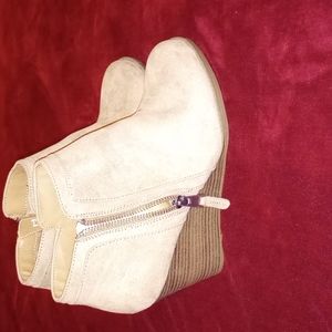 Time and Tru boots size 8W